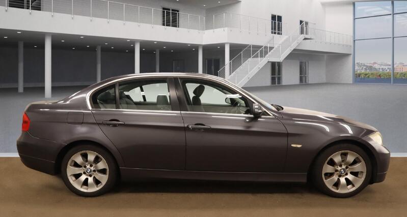 BMW 3 SERIES 3.0 330i SE Saloon